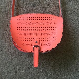 Super cute over the shoulder purse! 👜 💕🙌🏽